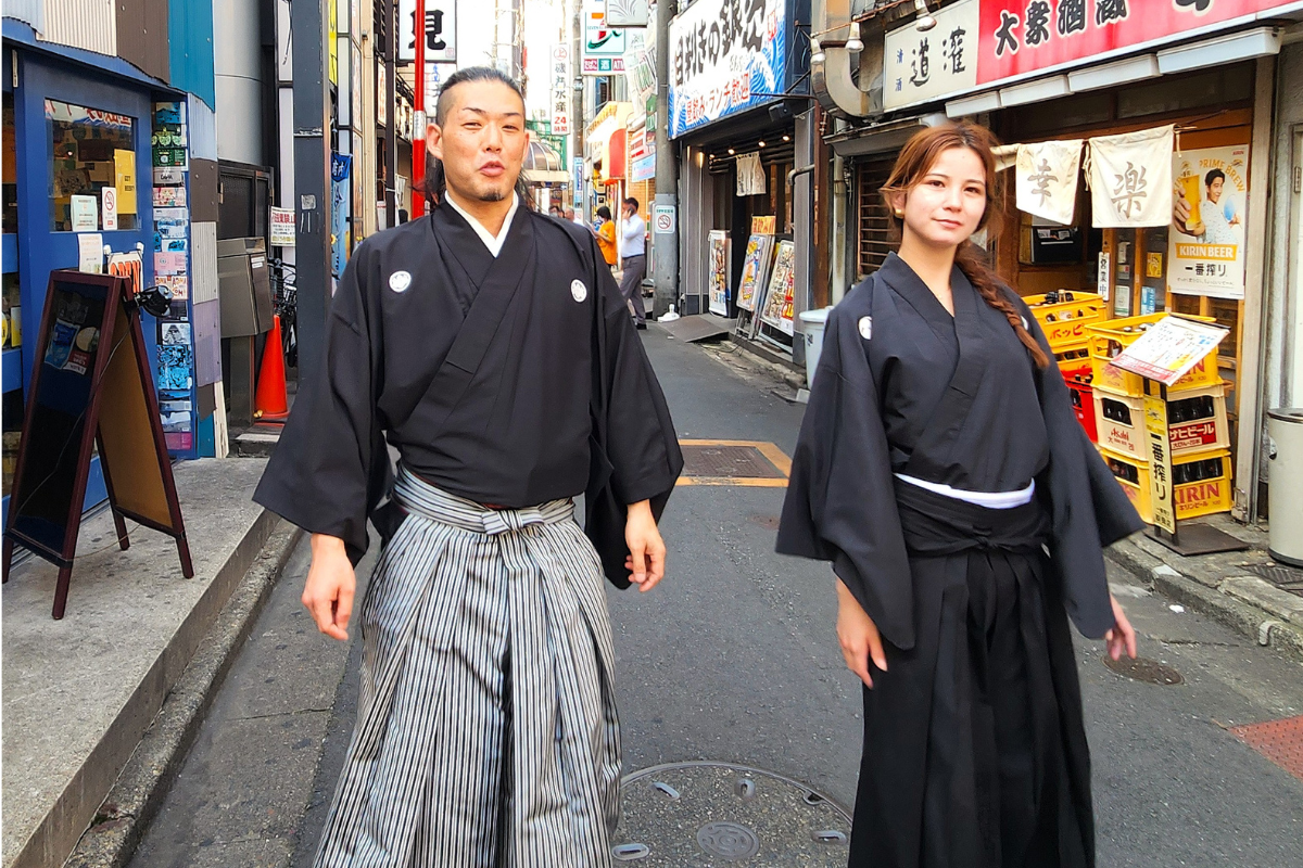 Walking through the nostalgic townscape of Kitasenju dressed as a Samurai