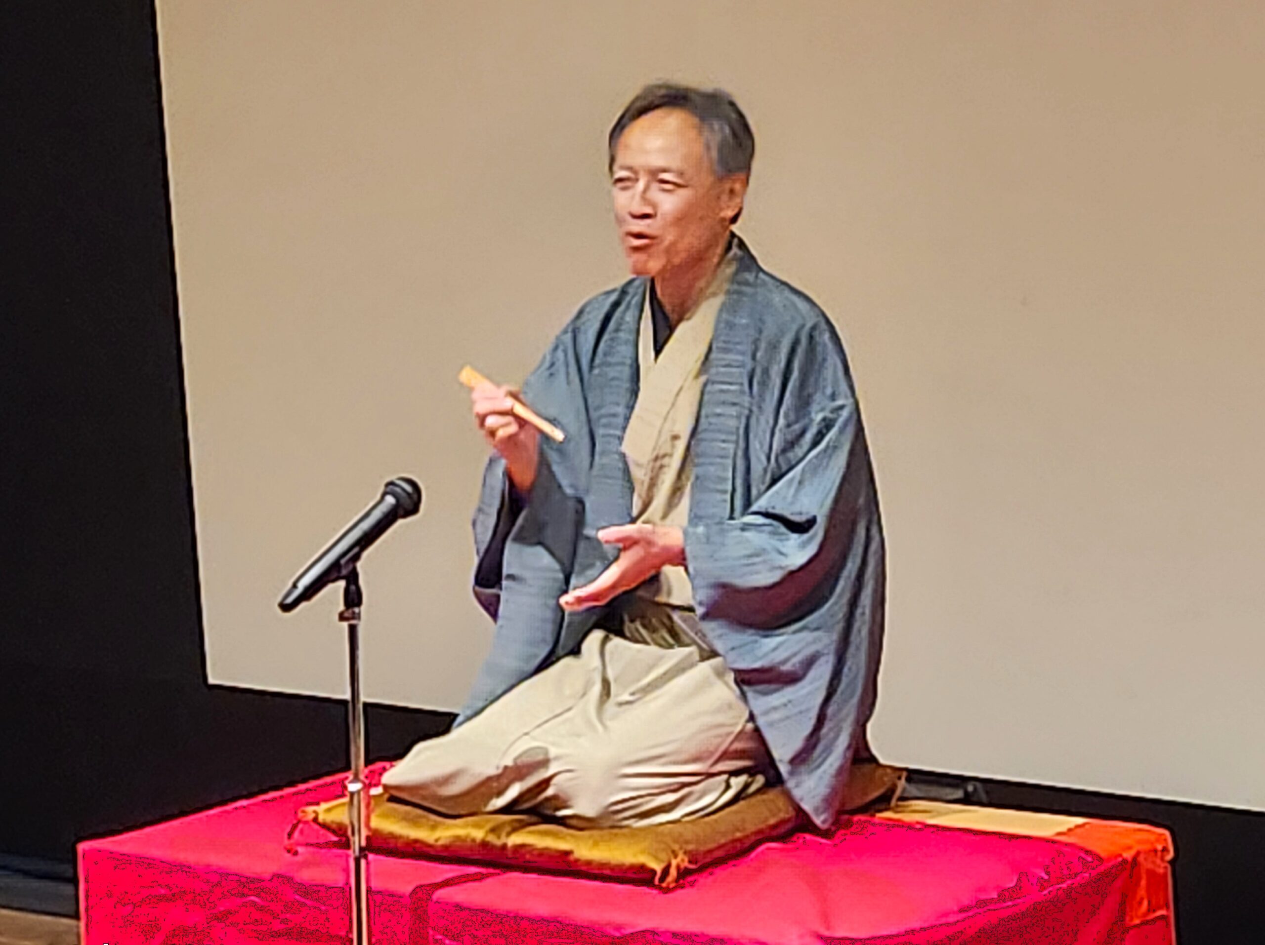 Rakugo performer Kanariya Eiraku performing English Rakugo