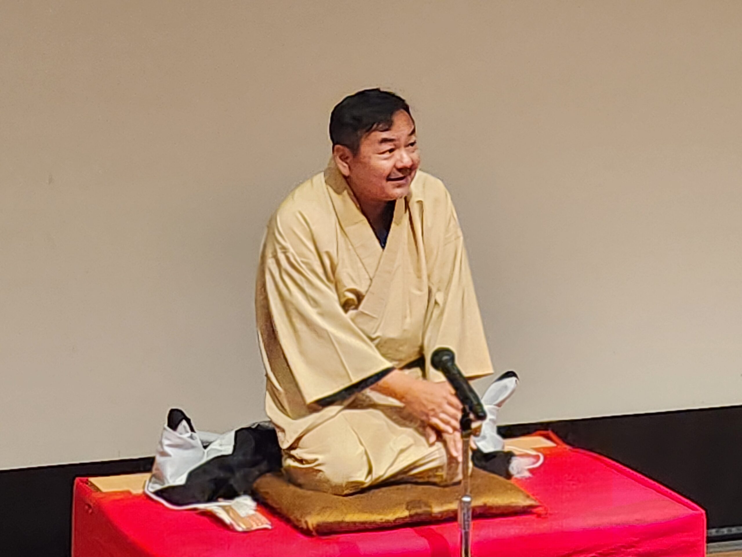 English Rakugo storyteller performing in Tokyo
